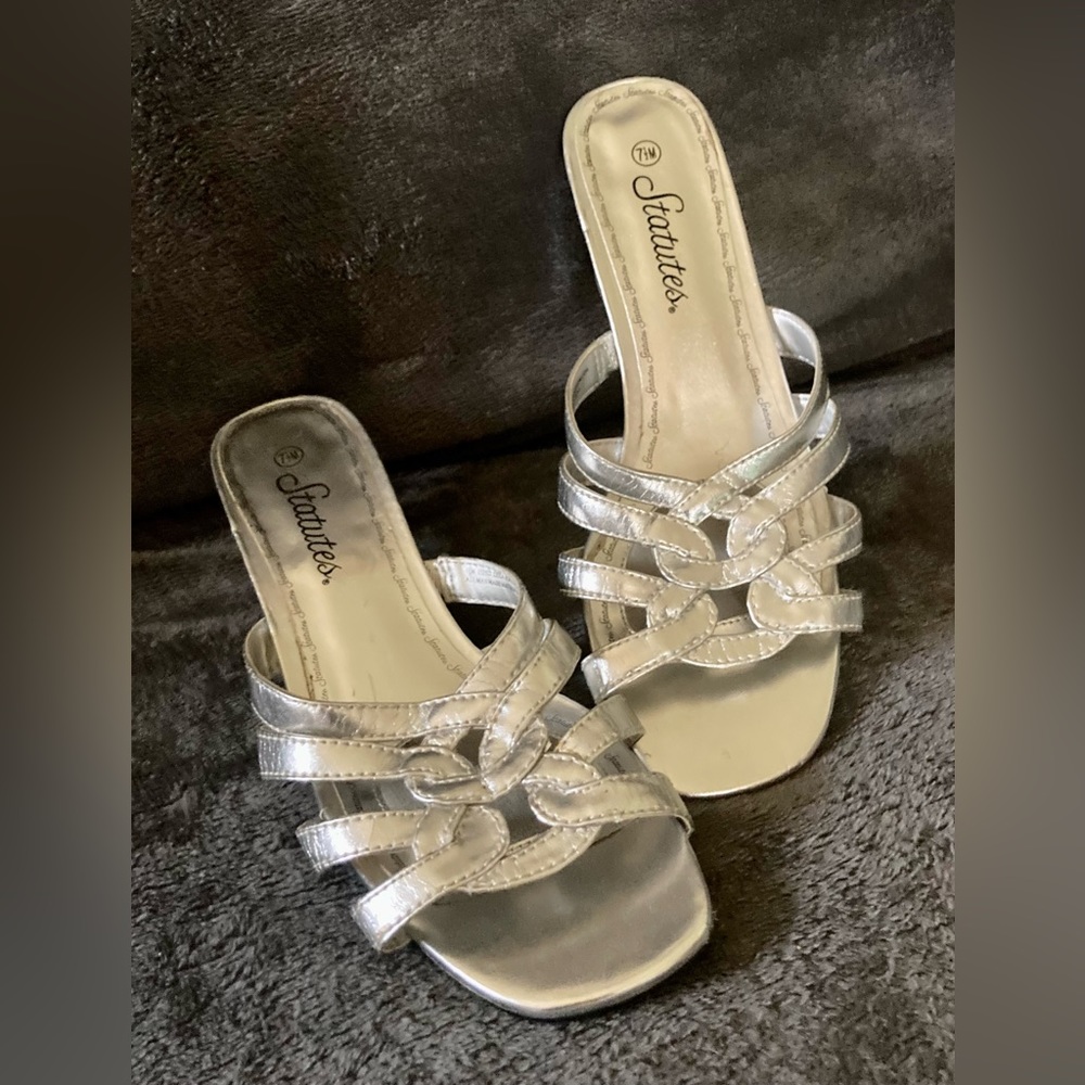 BLOCK HEEL SANDALS